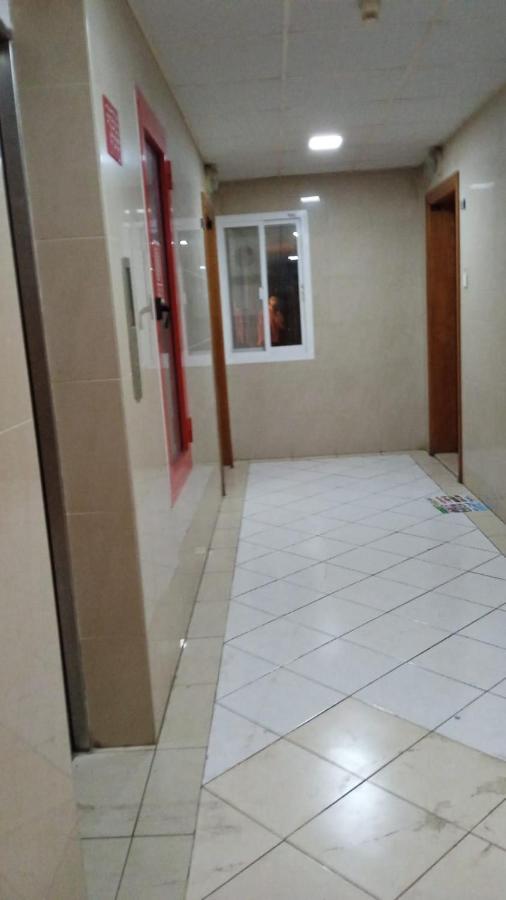 Boys Oasis: Modern Metro-Adjacent Hostel Dubai Exterior photo